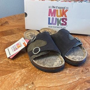 MUK LUKS | Chocolate Buckle-Accent Valerie Terra Turf Suede Sandal ZL618
